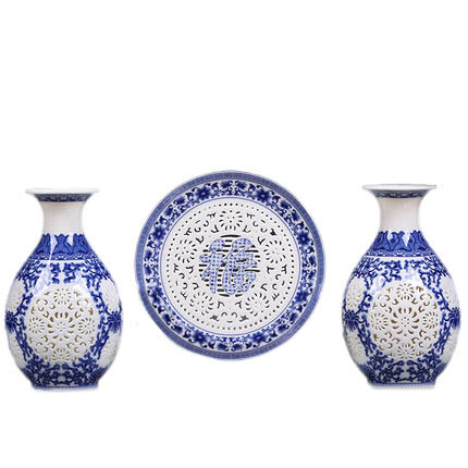 Hollow blue and white ceramic vase three-piece flower arrangement Jahrriesnge porcelain of hollow out vase cna0407