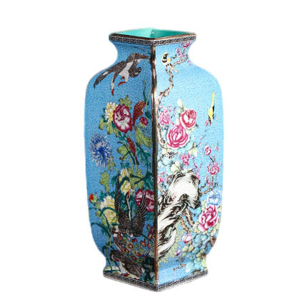 Vintage middle light blue majolica ceramic vases ornaments outline in Jahrriesnge porcelain of outline in gold vase cna0897